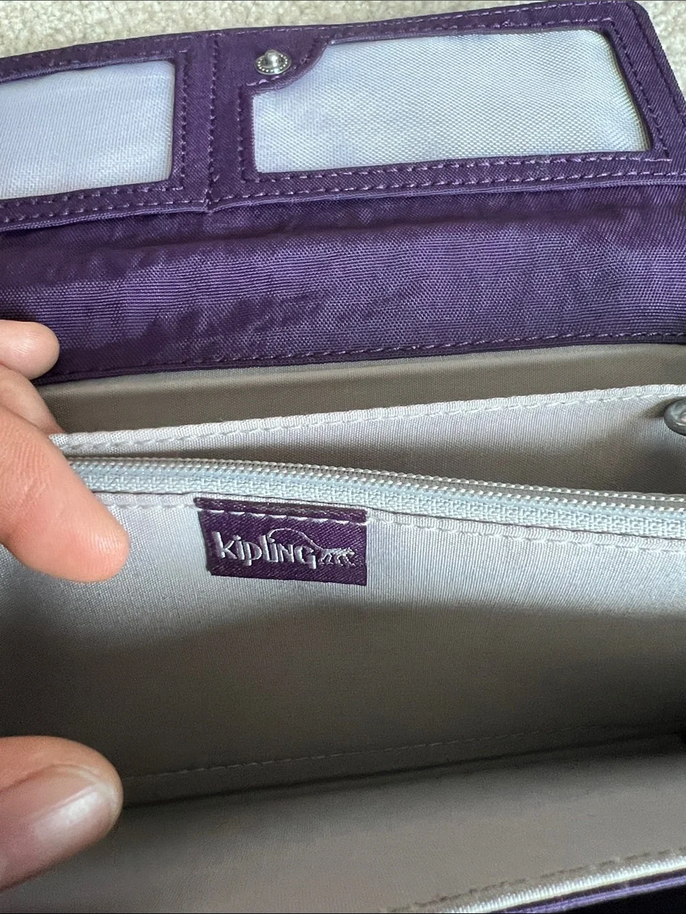 Kipling sleek fold